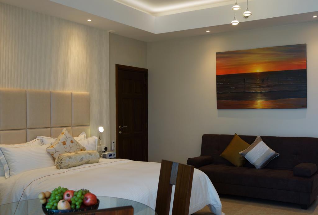 The Penthouse Above Sea Apartment Dehiwala-Mount Lavinia Екстериор снимка