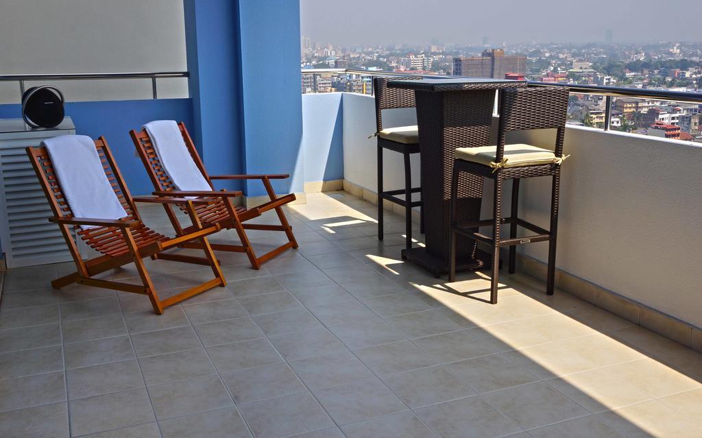 The Penthouse Above Sea Apartment Dehiwala-Mount Lavinia Екстериор снимка