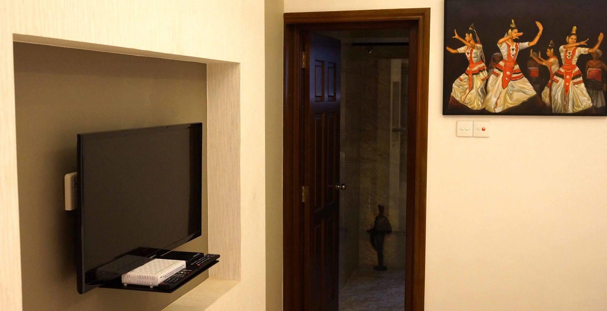 The Penthouse Above Sea Apartment Dehiwala-Mount Lavinia Екстериор снимка