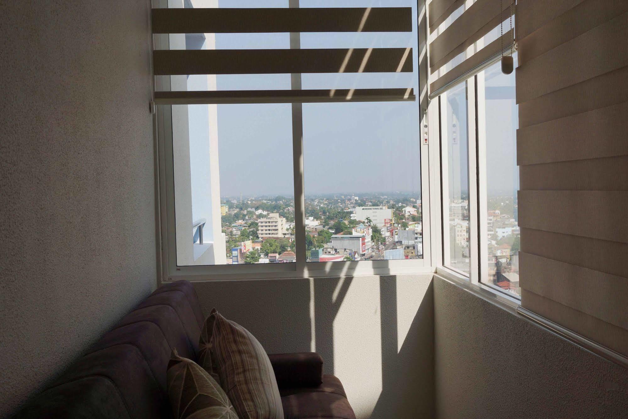 The Penthouse Above Sea Apartment Dehiwala-Mount Lavinia Екстериор снимка