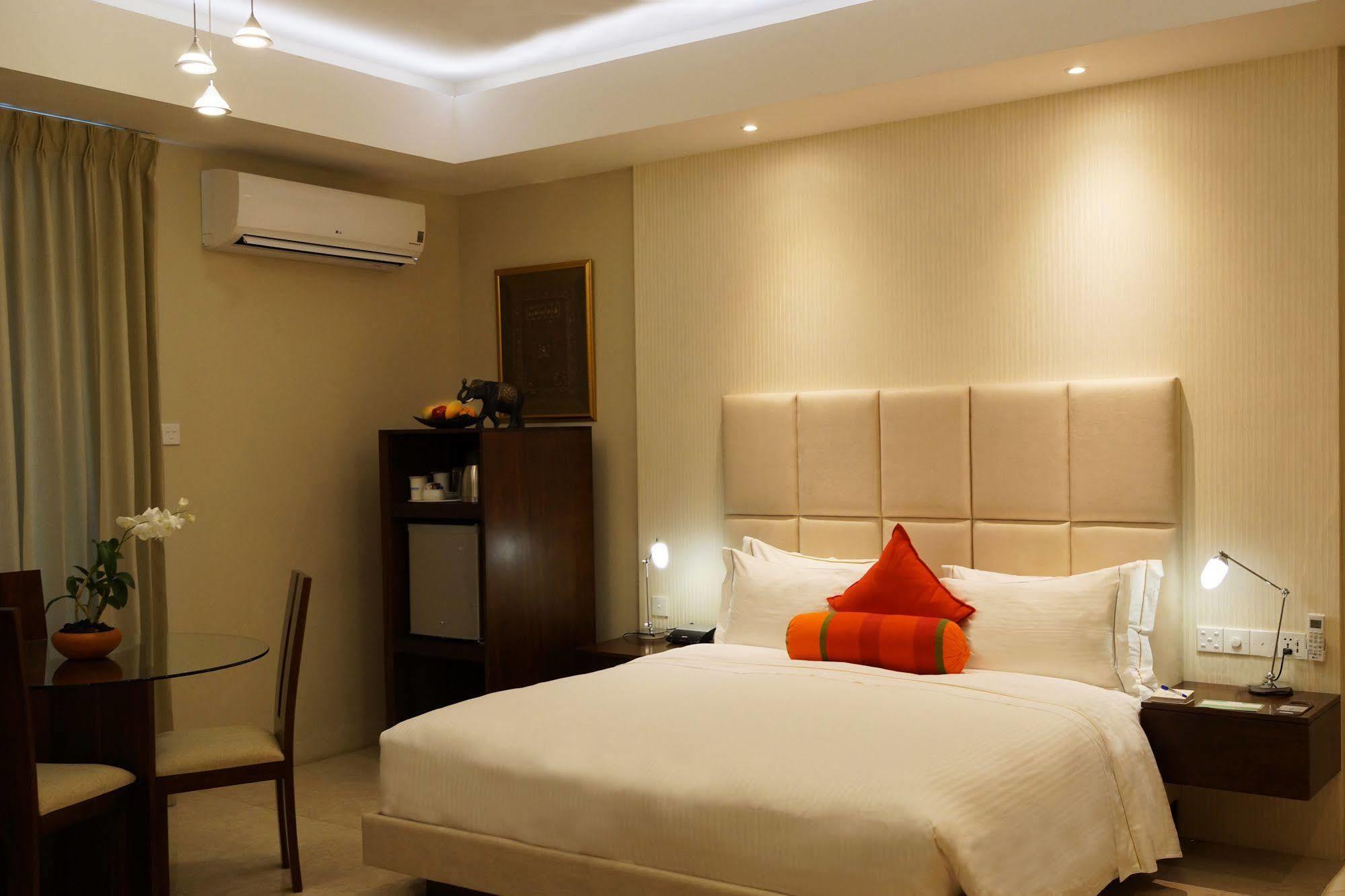 The Penthouse Above Sea Apartment Dehiwala-Mount Lavinia Екстериор снимка