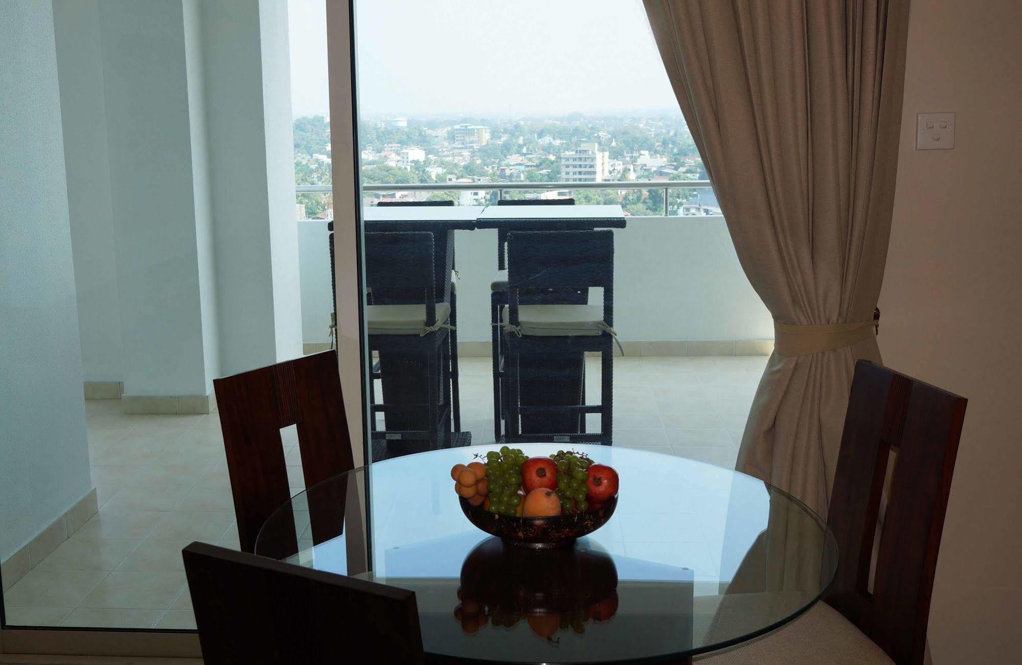 The Penthouse Above Sea Apartment Dehiwala-Mount Lavinia Екстериор снимка